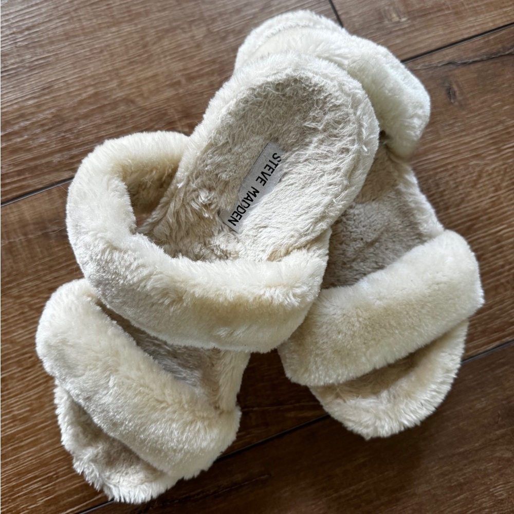 White fluffy platform Steve Madden slipper